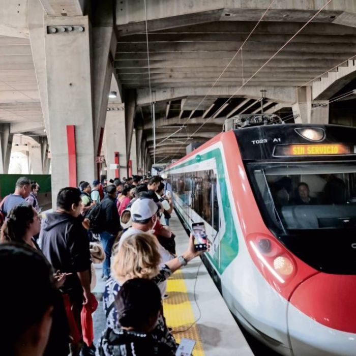 Inauguran el Tren Felipe Ángeles; usuarios reportan demoras y confusión en Buenavista