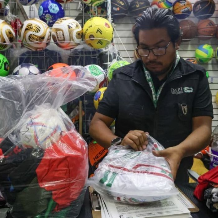Aduanas detectan embarques de productos pirata ligados al Mundial 2026; hay coordinación con FIFA y patrocinadores