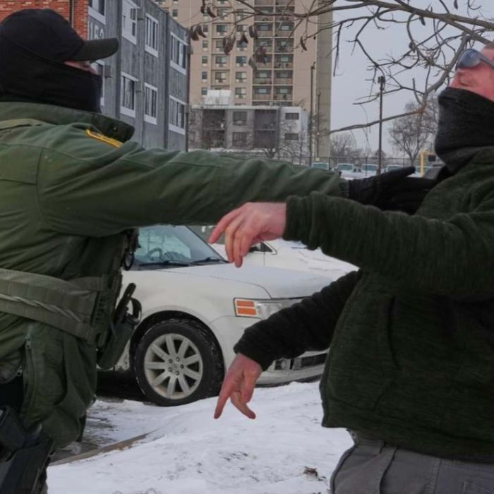 Arrestan en Texas a agente del ICE acusado de disparar a un migrante venezolano en Minneapolis