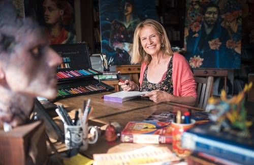 Cornelia Funke lleva su sello de audiolibros Atmende Bücher al mercado hispano con ‘El jinete del dragón’