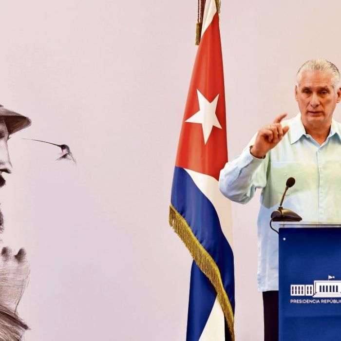 Díaz‑Canel pide levantar el “bloqueo” de EE. UU. y dice que así sería más fácil ayudar a Cuba