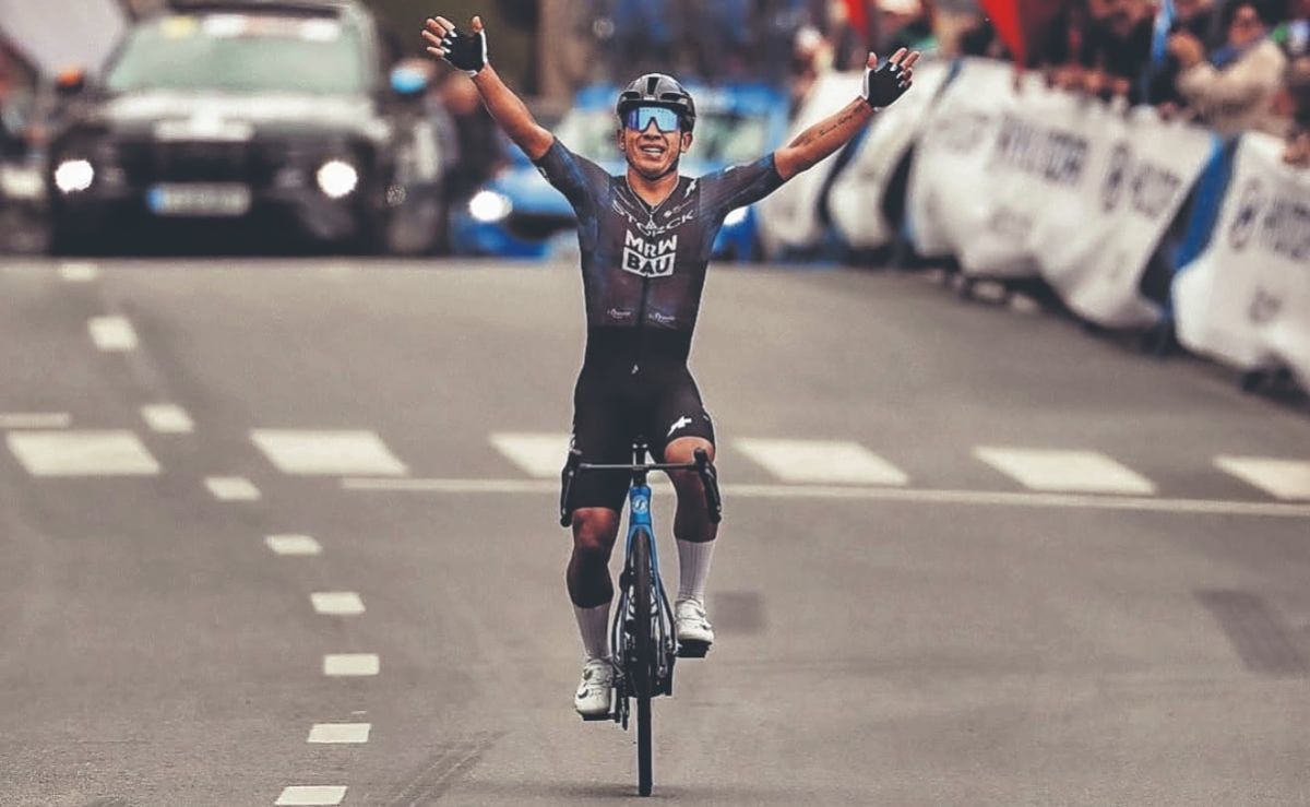edgar-cadena-gana-la-tercera-etapa-de-la-vuelta-a-asturias-y-confirma-su-ascenso-en-europa