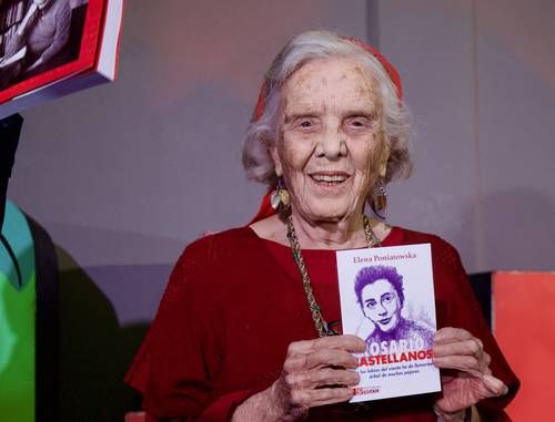 Elena Poniatowska rinde homenaje a Rosario Castellanos en el 101.º aniversario de su nacimiento