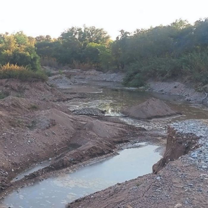 Habitantes de la Cañada denuncian sobreexplotación de arena y grava en el río Grande, Oaxaca
