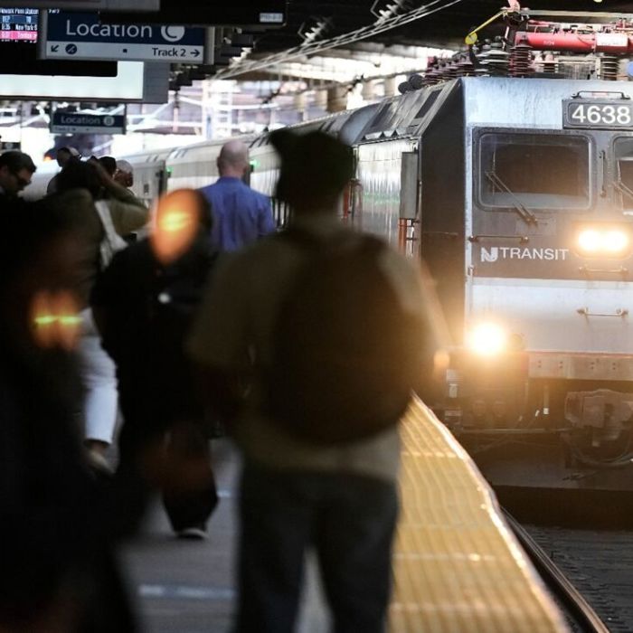 Incendio en un vagón cerca de Penn Station deja cinco heridos y paraliza servicios ferroviarios