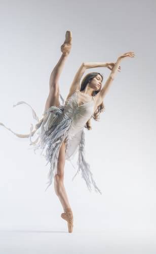 la-compania-nacional-de-danza-y-danza-visual-estrenan-las-olas-del-rey-inspirada-en-el-ultimo-unicornio