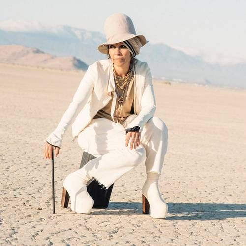Linda Perry publica ‘Let It Die Here’, su primer álbum en solitario desde los años 90