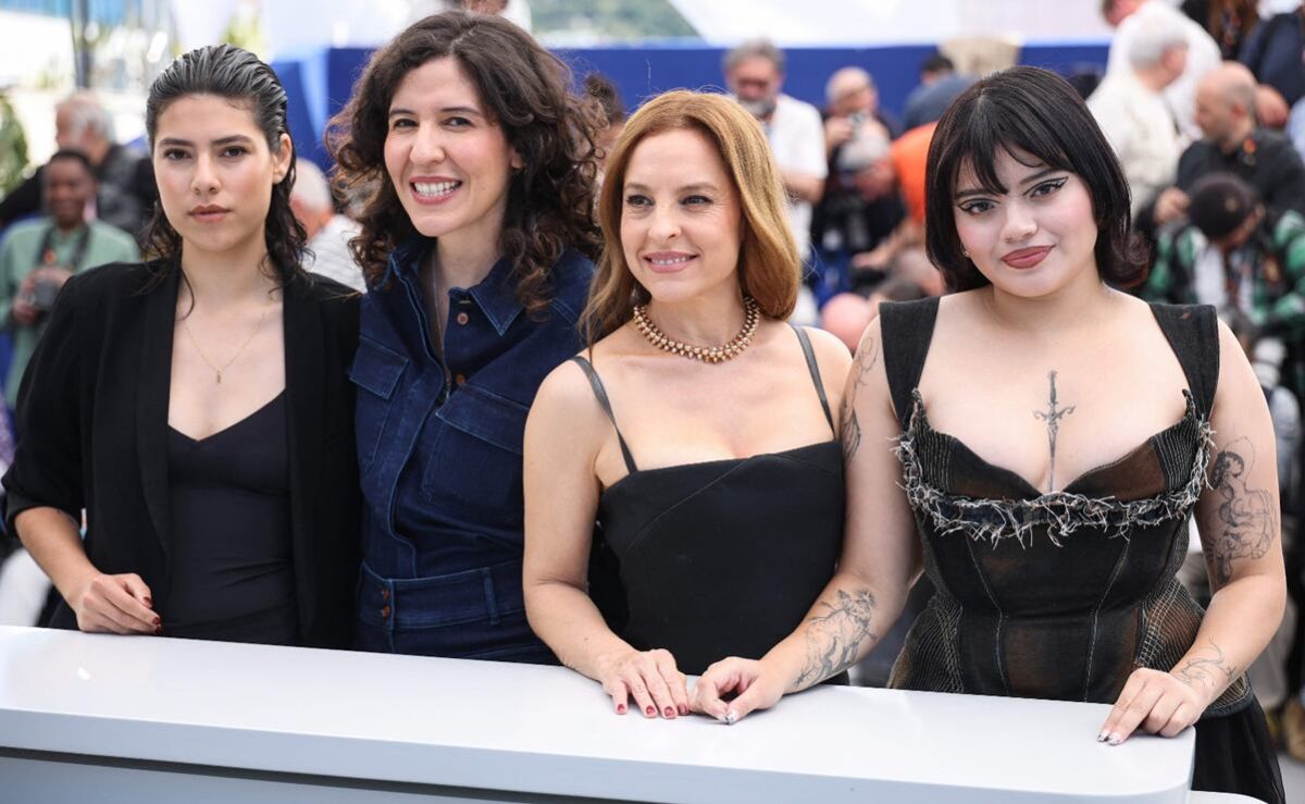 marina-de-tavira-daniela-marin-y-mariangel-villegas-ganan-mejor-interpretacion-femenina-en-una-cierta-mirada-de-cannes
