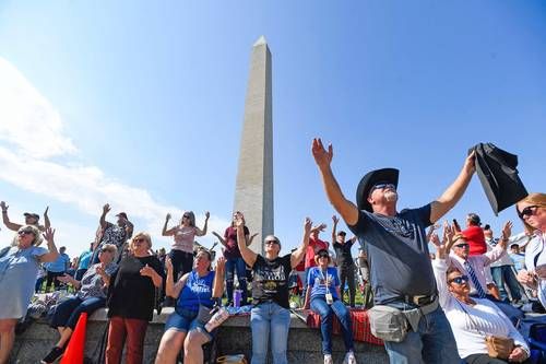 Miles asisten a ‘Rededicate 250’ en el National Mall; Trump y funcionarios envían mensajes