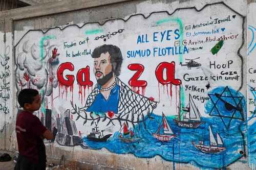 Ministro israelí publica video humillando a activistas de la Flotilla Global Sumud; autoridades inician deportaciones