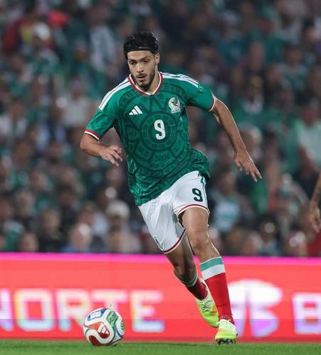 raul-jimenez-y-cesar-chino-huerta-se-integran-a-la-concentracion-del-tri-en-pasadena-5