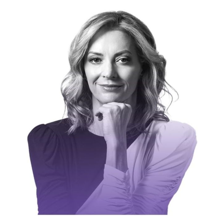 Clara Brugada defiende pintar de morado puentes y espacios públicos en la CDMX