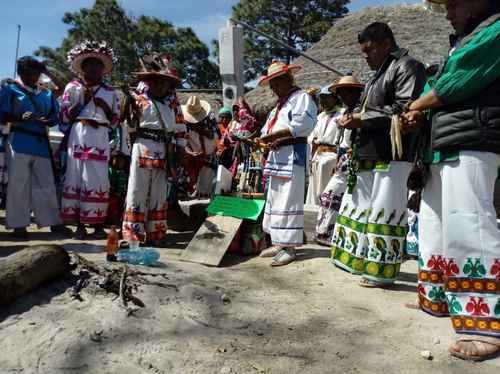 Comunidades wixárikas acuerdan solicitar la creación del primer municipio indígena en Jalisco