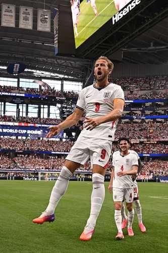 Inglaterra vence 4-2 a Croacia; Kane anota un doblete y empata el récord de Lineker
