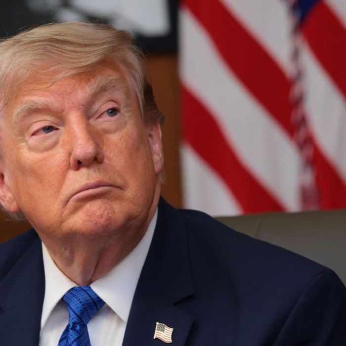 Trump critica a fiscal tras solicitud para retirar cargos contra David Hearn por daños en estanque reflectante