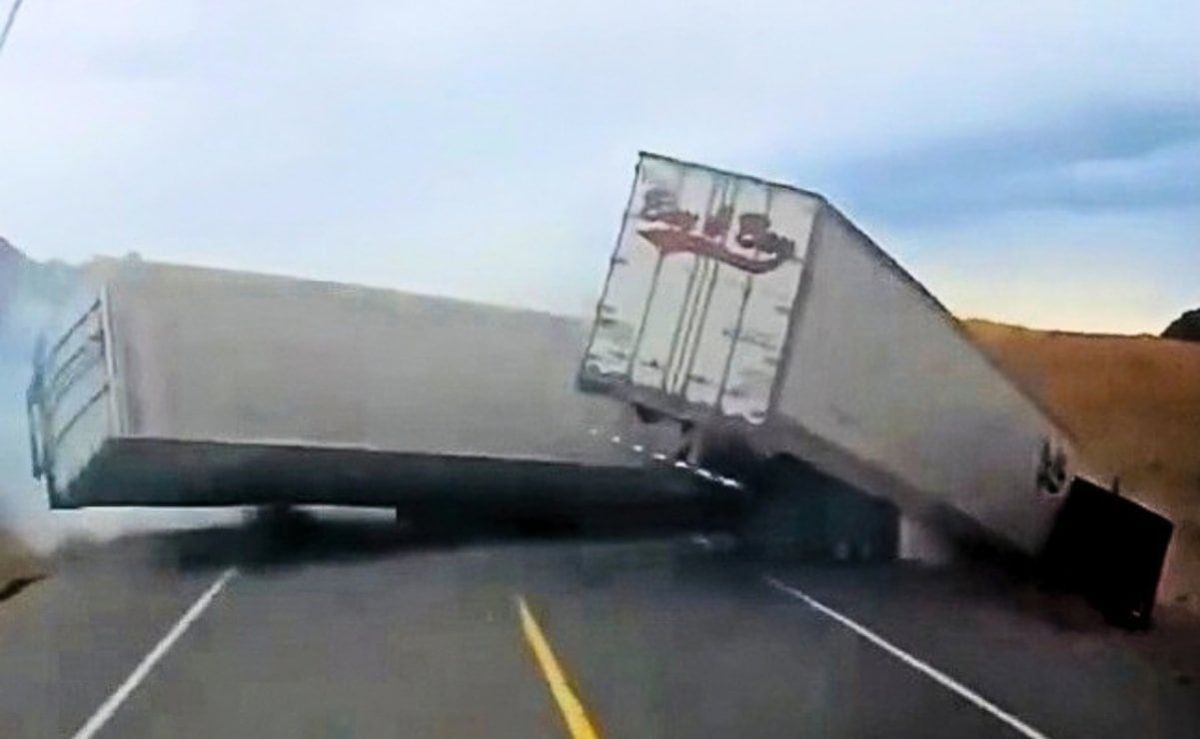 accidente-entre-tres-traileres-deja-dos-operadores-lesionados-en-carretera-sonoyta-san-luis-rio-colorado