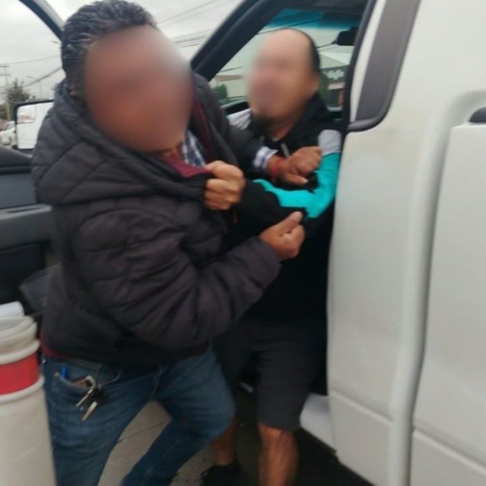 Agreden con líquido hirviente a inspector de transporte en Pachuca; investigan el caso