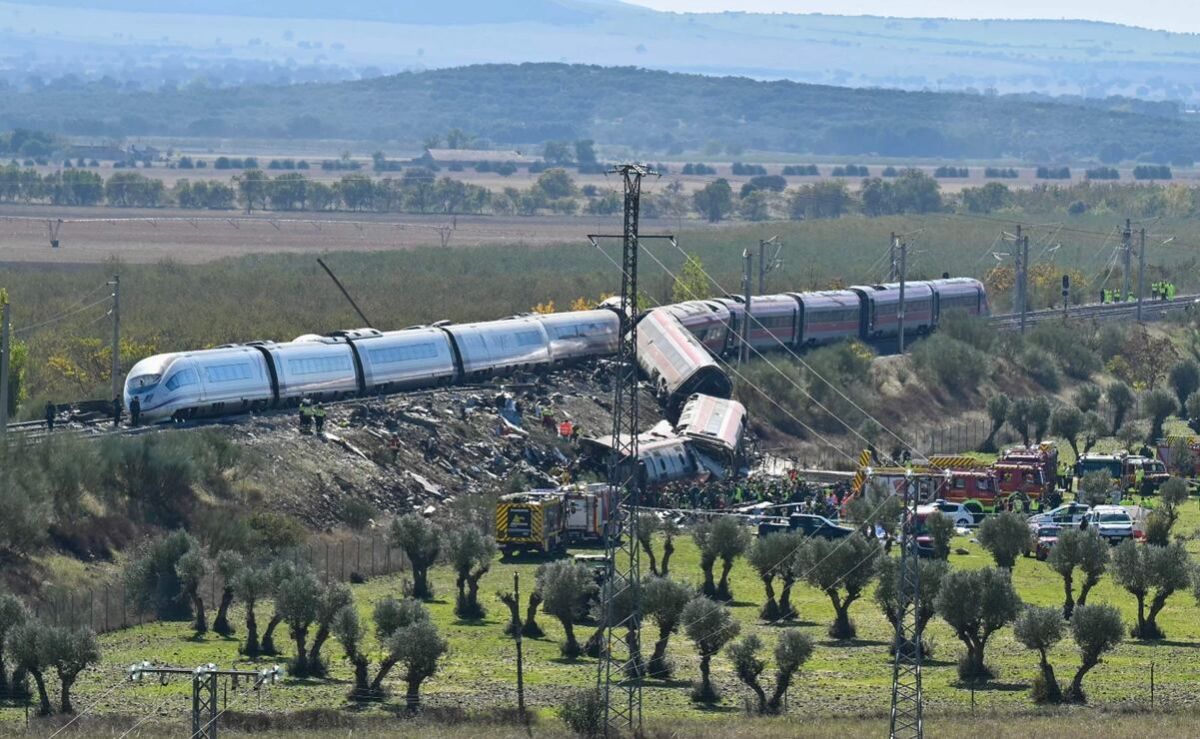 al-menos-64-muertos-por-choque-de-trenes-de-alta-velocidad-en-toledo-espana