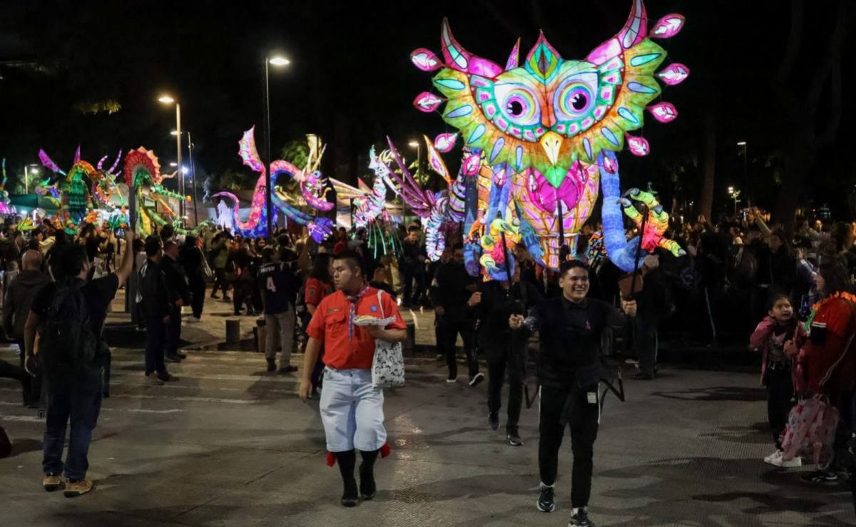 alebrijes-iluminados-recorren-el-centro-historico-de-la-ciudad-de-mexico