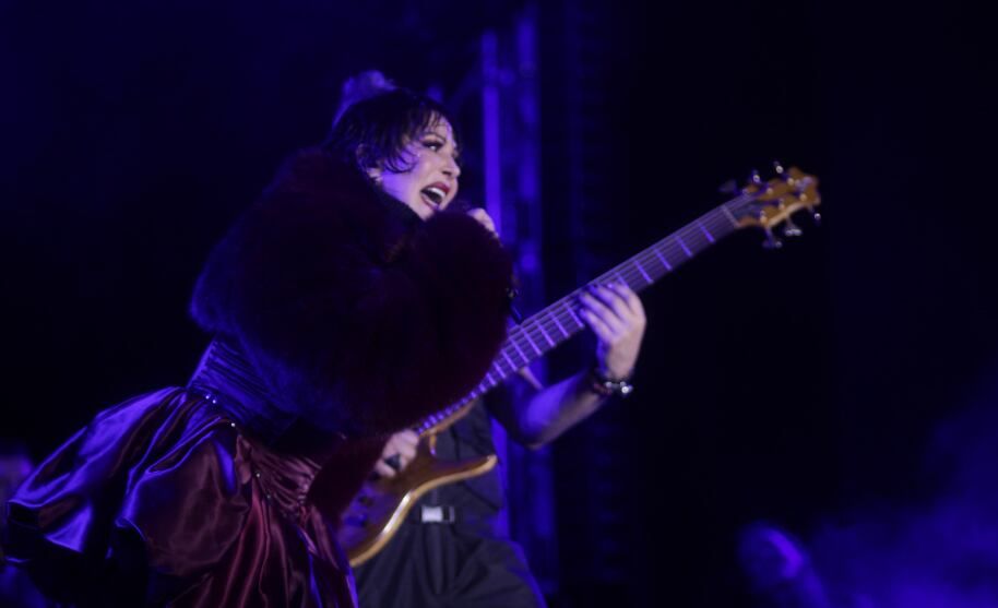 alejandra-guzman-rompe-en-llanto-en-la-feria-de-tlaxcala-al-recordar-a-silvia-pinal