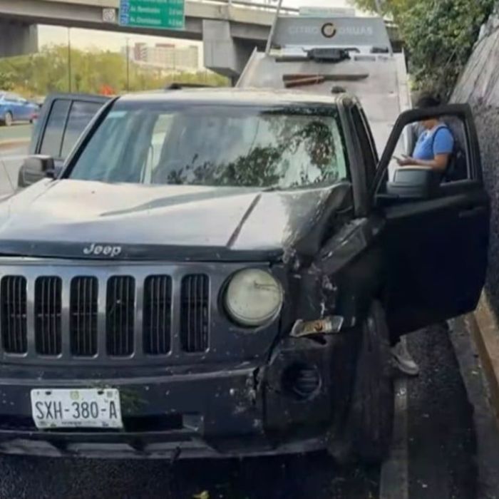 Atropellan a reportera y camarógrafo durante cobertura de deslave en Monterrey
