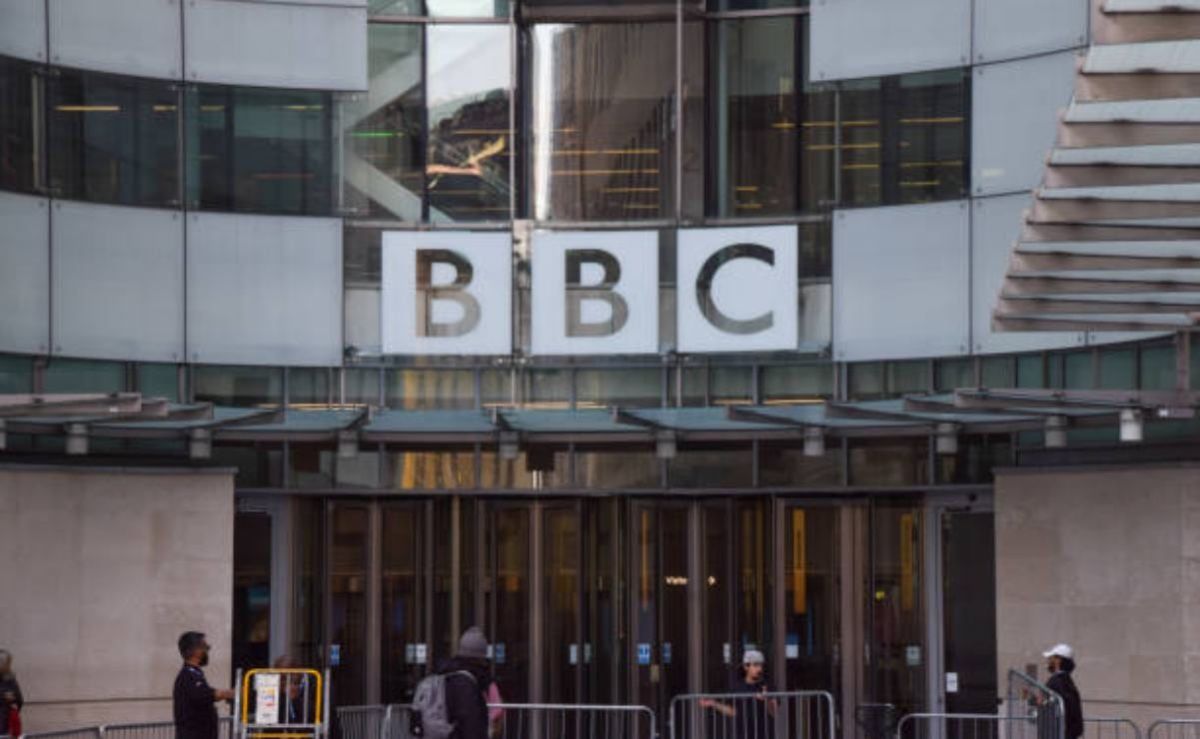 bbc-cerrara-bbc-three-bbc-scotland-y-radio-4-extra-en-2027-por-recortes