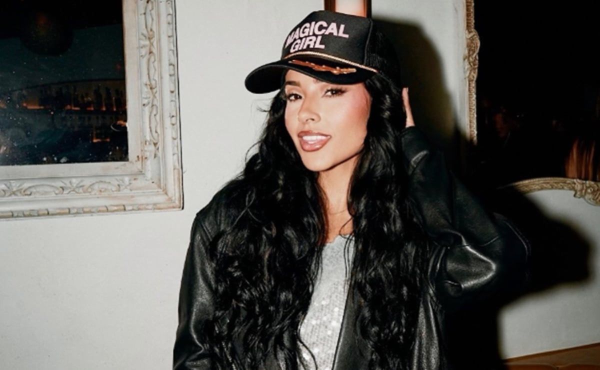 becky-g-reivindica-su-identidad-latina-y-defiende-el-espanglish-con-baraja-bendita