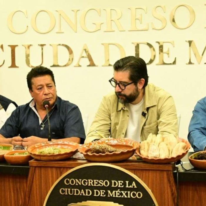 Bloqueo en San Gregorio deja pérdidas de 13.5 millones de pesos a la Feria del Mole