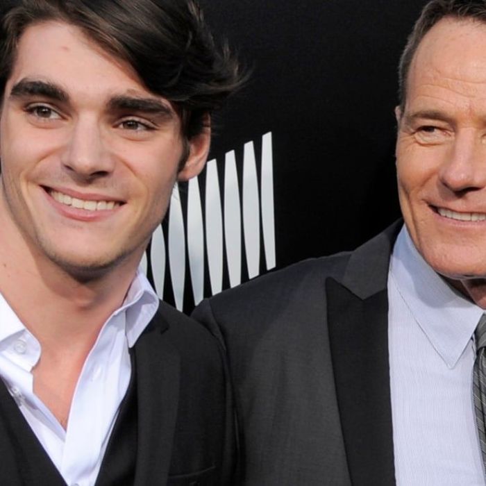 Bryan Cranston despide a RJ Mitte con emotivo mensaje: “Te voy a extrañar, hijo”