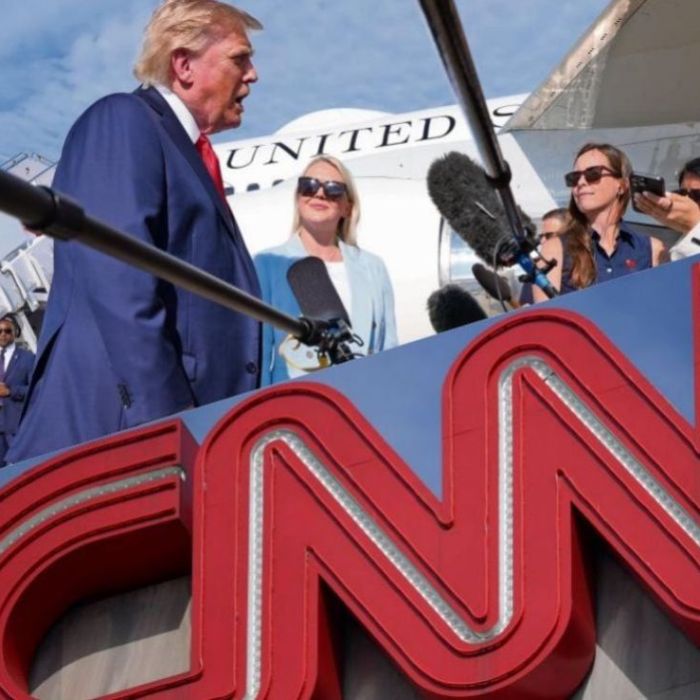 Casa Blanca mantiene veto a medios y excluye a Politico del Air Force One