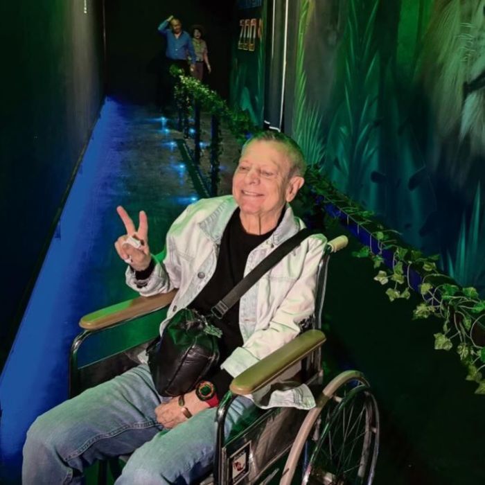 César Bono aclara que no perdió un ojo tras cirugía para retirar un tumor del párpado
