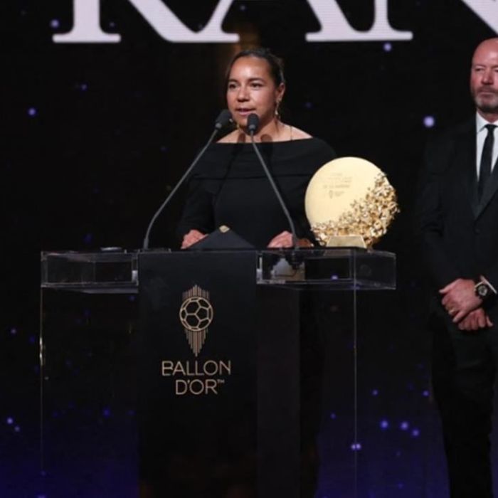 Charlyn Corral gana el premio a la mejor delantera del año en el Balón de Oro
