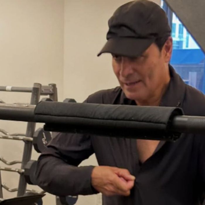 Chayanne presume su físico en el gimnasio y sus fans le piden que se controle