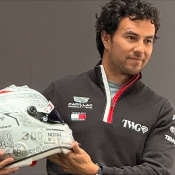 Checo Pérez presenta casco especial para celebrar su GP 300 en México