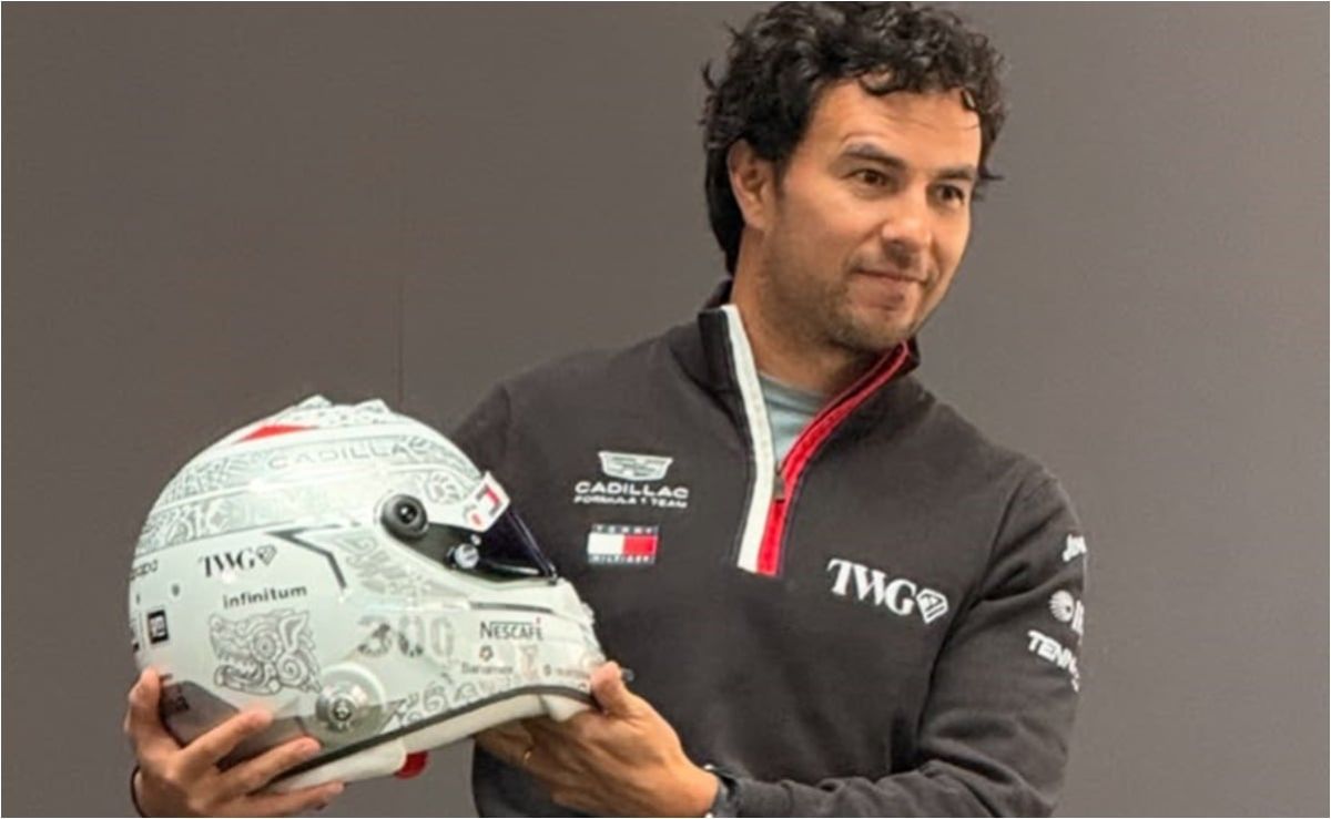 checo-perez-presenta-casco-especial-para-celebrar-su-gp-300-en-mexico
