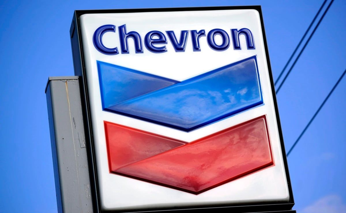 chevron-y-exxonmobil-disparan-sus-ganancias-mientras-el-alza-de-combustibles-presiona-a-los-votantes-en-eu