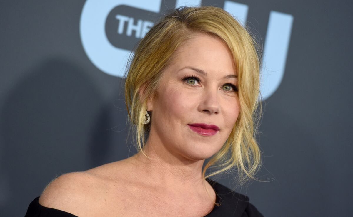 christina-applegate-revela-que-fue-diagnosticada-erroneamente-con-esclerosis-multiple