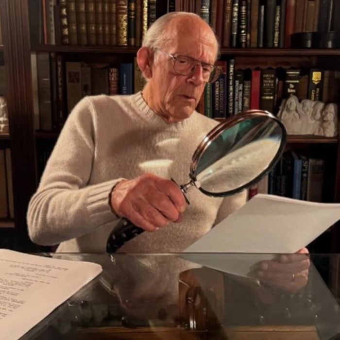 Christopher Lloyd cumple 88 años y celebra con un guiño a “Volver al futuro”