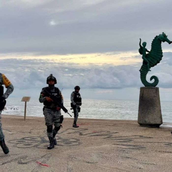 Cierran playas de Puerto Vallarta ante la cercanía del huracán Simón
