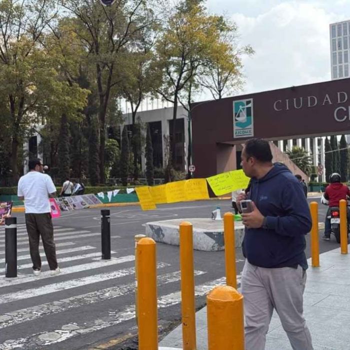 Colectiva mantiene bloqueo en avenida Niños Héroes, en la colonia Doctores