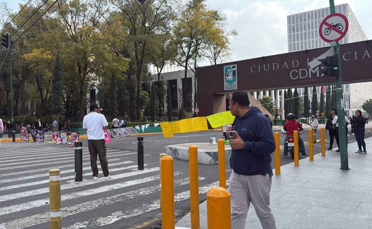 colectiva-mantiene-bloqueo-en-avenida-ninos-heroes-en-la-colonia-doctores