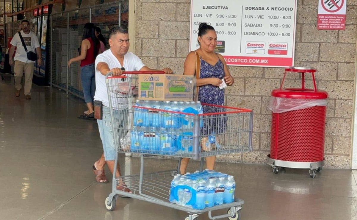 compras-de-panico-y-largas-filas-en-gasolineras-ante-llegada-del-huracan-simon-a-puerto-vallarta