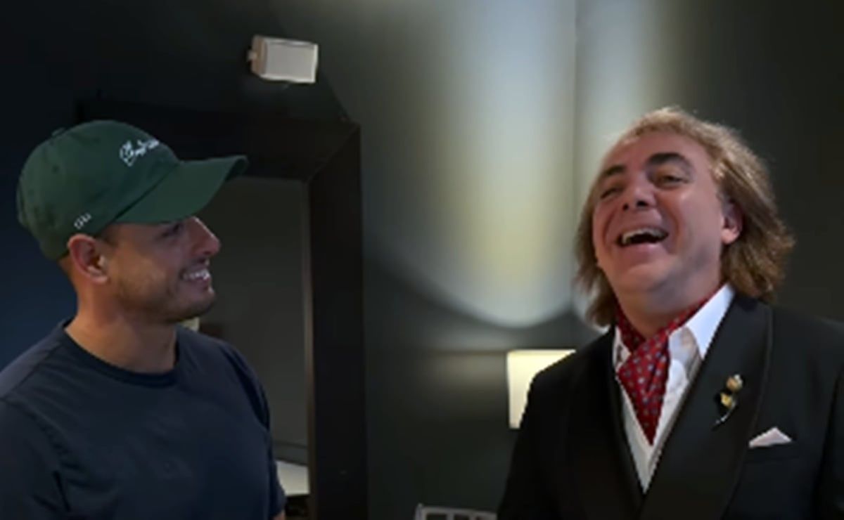 cristian-castro-canta-volcan-a-capela-y-chicharito-hernandez-se-une-al-coro