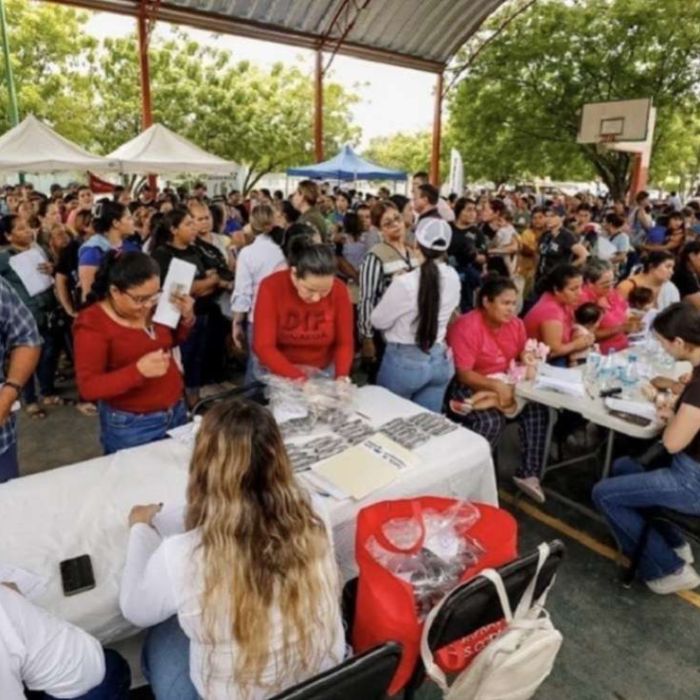 DIF Sinaloa entrega apoyos a 450 familias afectadas por lluvias y marejadas en El Rosario