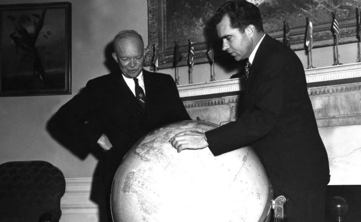 danan-globo-asociado-con-eisenhower-durante-traslado-en-el-pentagono