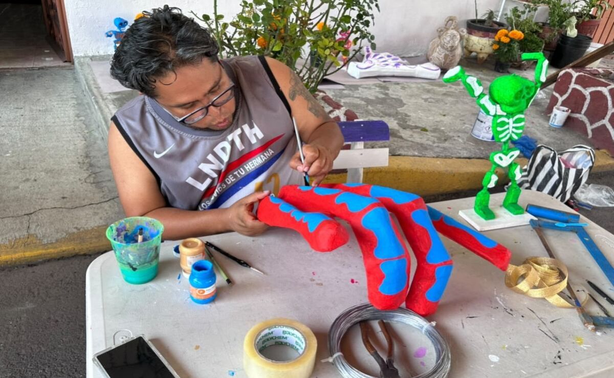 daniel-vazquez-mantiene-viva-la-tradicion-del-dia-de-muertos-en-tlahuac