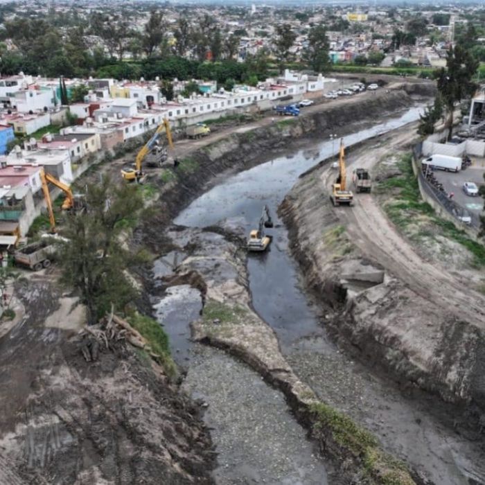 Denuncian disposición irregular de lodos extraídos de la presa Las Pintas