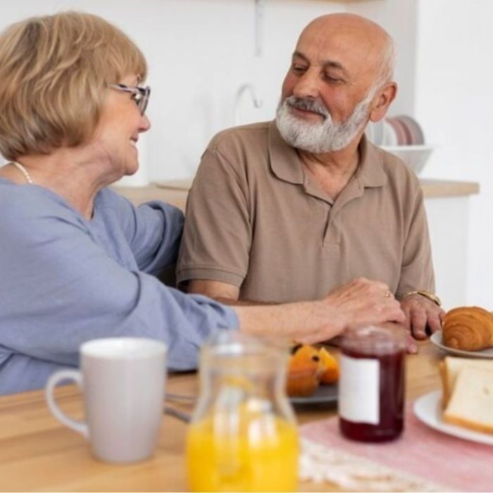 Desayuno después de los 50: qué aporta la combinación de huevo, pan y café