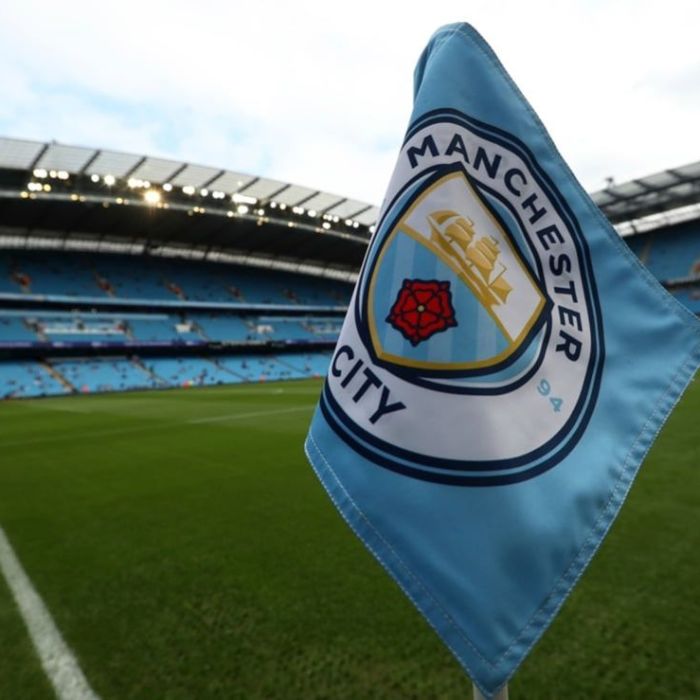 Dueños del Manchester City podrían ser obligados a vender el club si se confirma la sanción