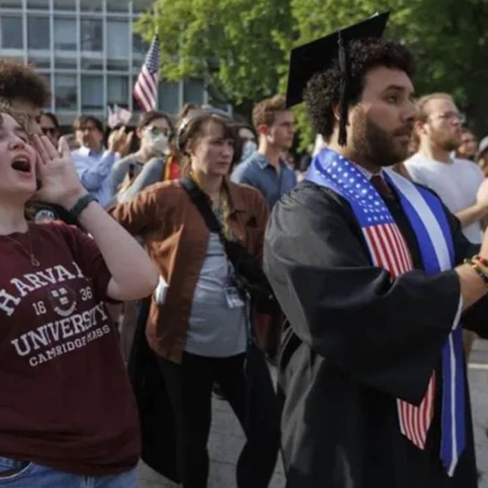 EU propone cobrar hasta 70 mil dólares a universidades por estudiantes extranjeros